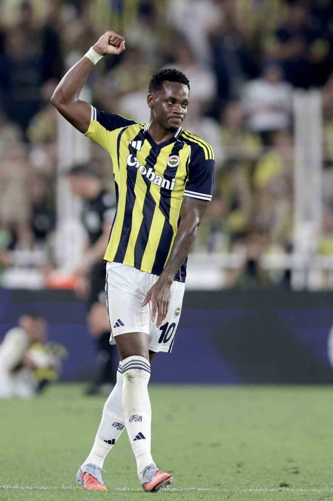 Fenerbahçe den Şampiyonlar Ligi nde harika bir geri dönüş! Sarı lacivertliler Feyenoord u geriden gelip yendi ve adını bir üst tura yazdırdı... 3