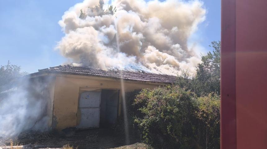 Alevlere teslim olan bina kullanılmaz hale geldi