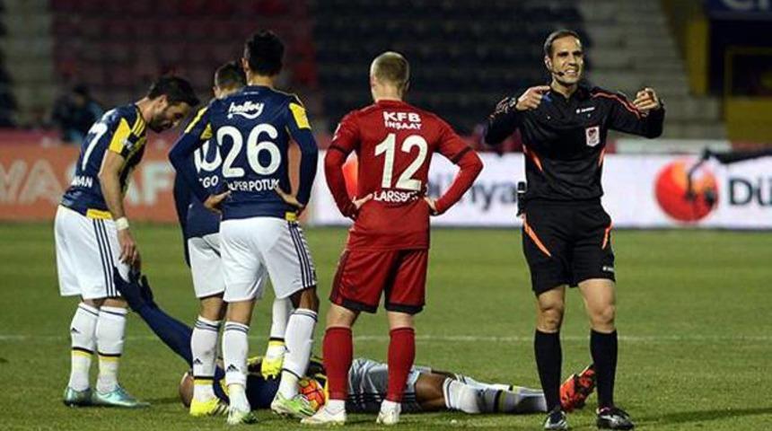 Fenerbah&ccedil;e ma&ccedil;ı hakemlerine u&ccedil;akta şok!