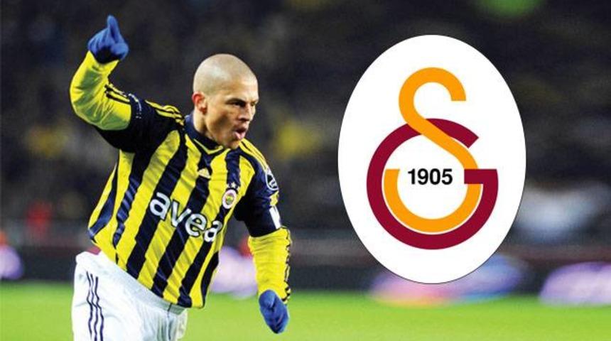 Galatasaray'da Alex krizi b&uuml;y&uuml;yor