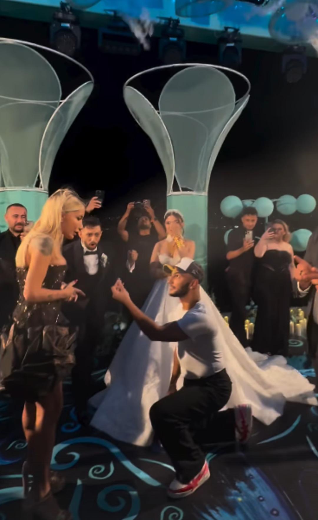 Birkaç kez ayrılıp barışmışlardı! İrem Derici DJ sevgilisiyle evleniyor! Katıldığı düğünde sürpriz evlilik teklifi  2