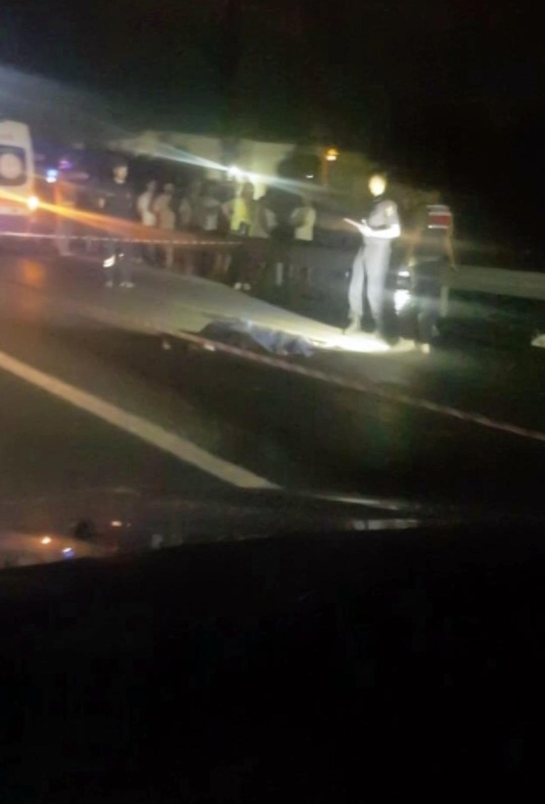 D-650 de korkunç kaza: Yolun karşısına geçen kadına SUV çarptı, üzerinden birçok araç geçti! 4