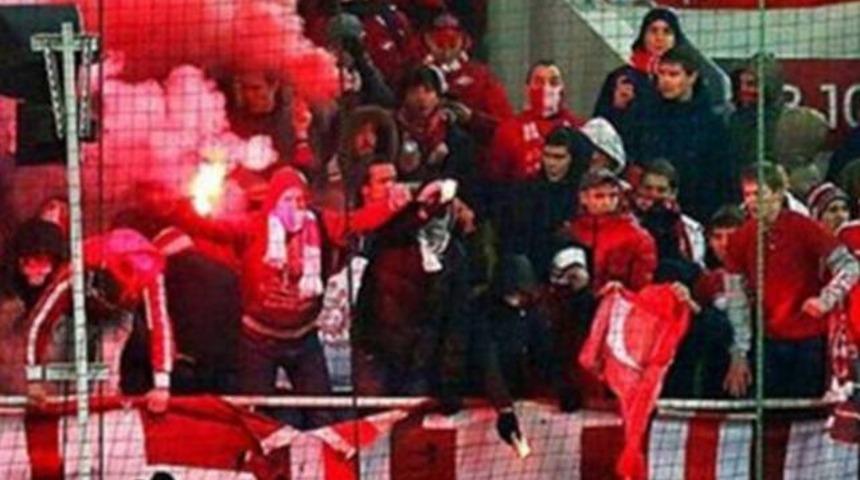 Rusya'da T&uuml;rk bayrağı yakan taraftarlara ceza!