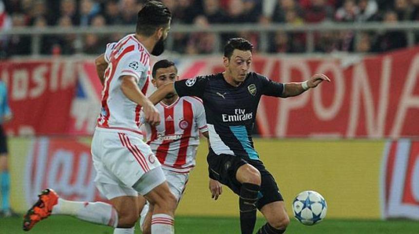 Mesut &Ouml;zil'e &ouml;vg&uuml; yağdı