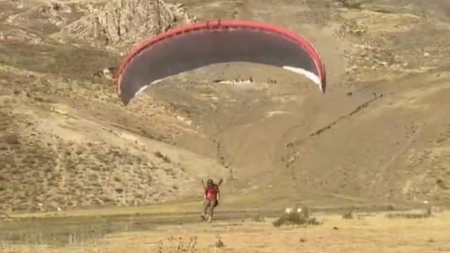 Hakkari’de yamaç paraşütü eğitimi düzenlendi