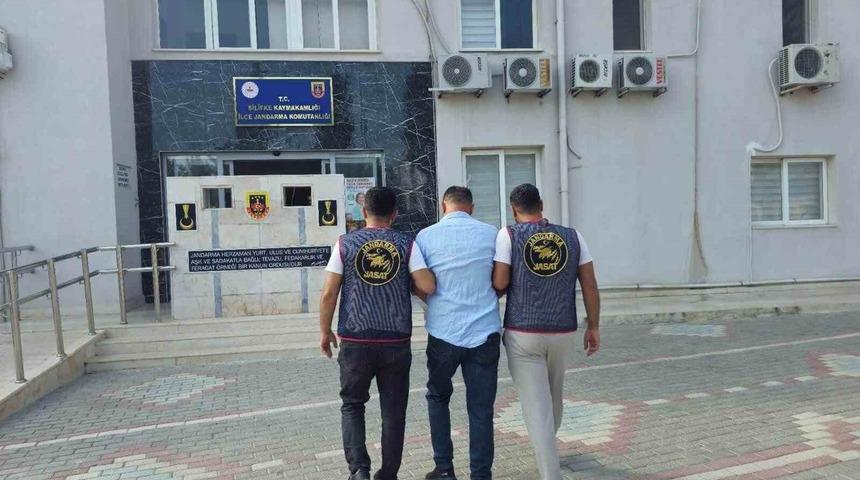 İnterpol tarafından kırmızı bülten ile aranan şahıs Mersin’de yakalandı