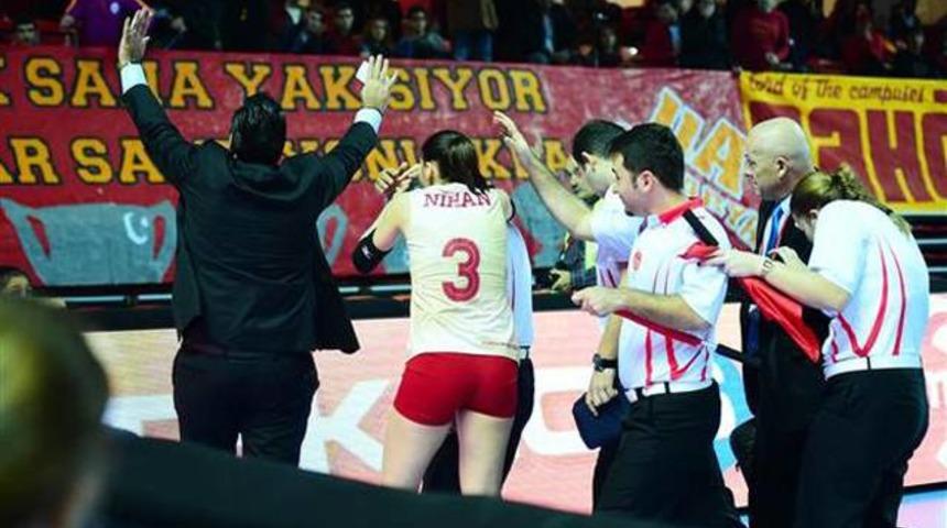 Galatasaray &ccedil;ok sert: Voleybol hakemleri akıllarını başlarına alacak