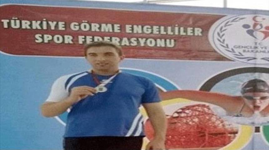 G&ouml;rme engelli y&uuml;z&uuml;c&uuml;n&uuml;n hedefi milli takım