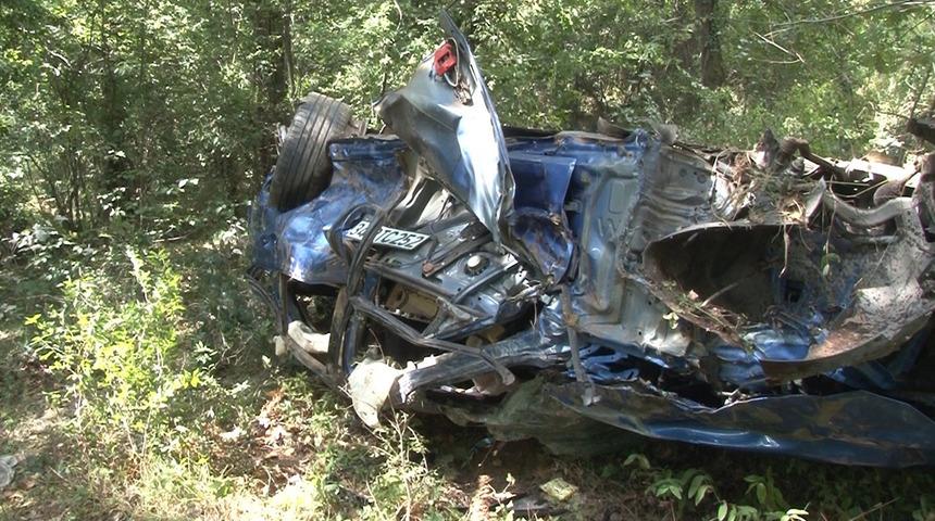 Şile'de otomobil ormanlık alana uçtu: 1 ölü