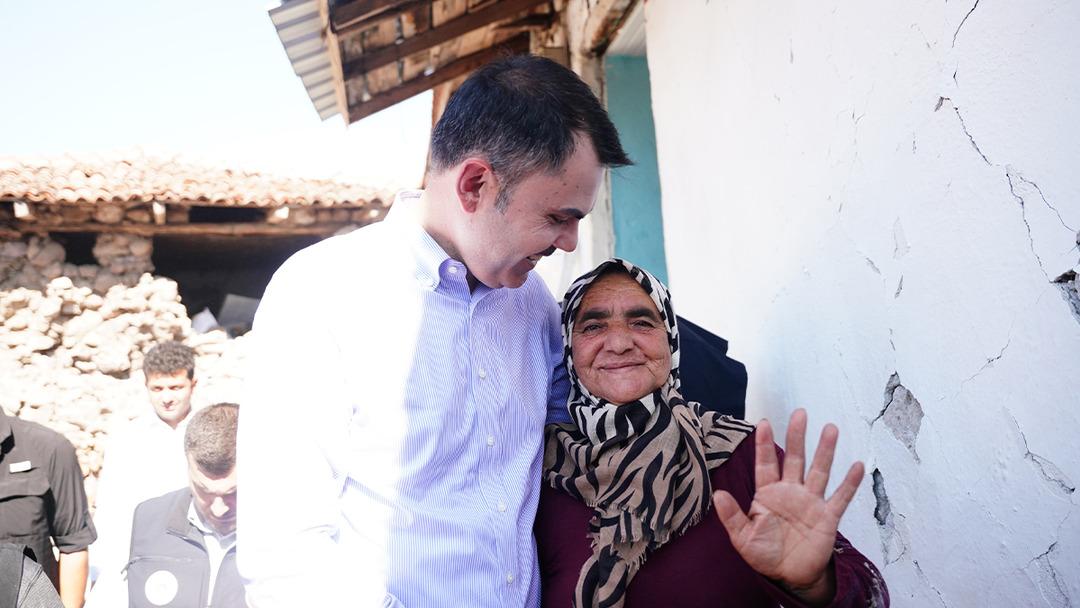 Bakan Kurum Sındırgı depreminde hasar gören köyleri ziyaret etti! "Hedefimiz konutları 1 yıl içinde tamamlayıp teslim etmek"  5