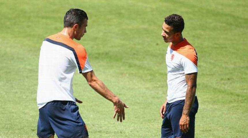 Depay: 'B&uuml;y&uuml;k futbolcular Fenerbah&ccedil;e'de mi oynar?'