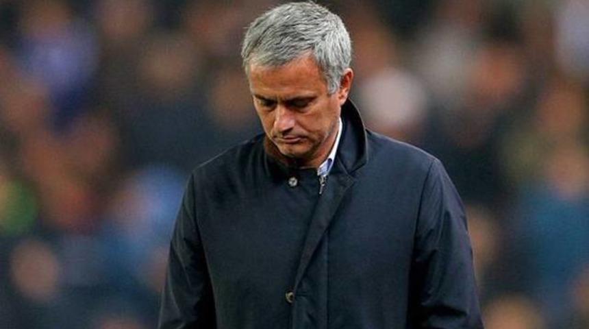 Jose Mourinho kovuldu