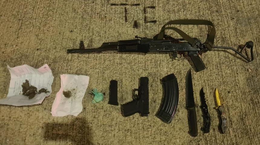 Adıyaman'da bir araçta uzun namlulu silah ve uyuşturucu ele geçirildi