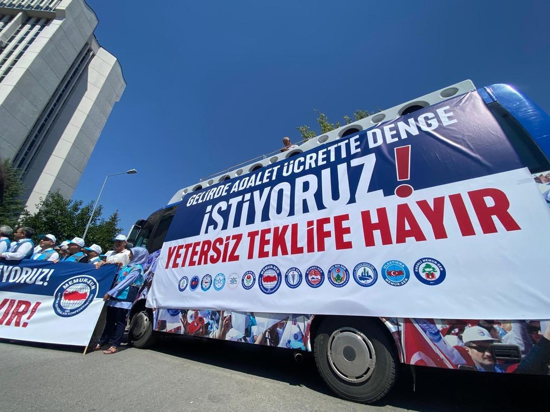 Memur ve emeklilerinden  zam teklifi  tepkisi!  Yetersiz ve geçersiz  1