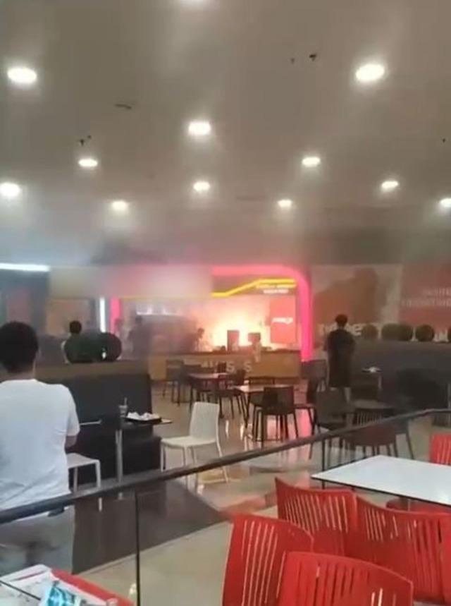 Beylikdüzü’nde AVM de yangın paniği 1