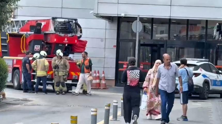 Beylikdüzü’nde AVM de yangın paniği