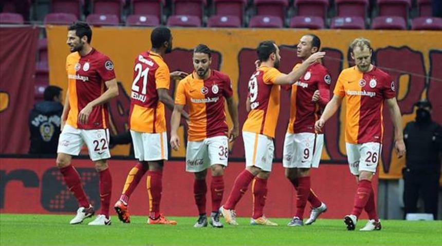 T&uuml;rk Telekom Arena'da Tarık'a protesto