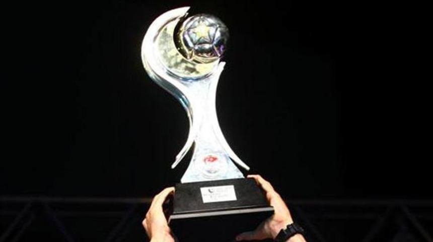 Manisaspor'da b&uuml;y&uuml;k şok! Şampiyonluk kupalarını aldılar