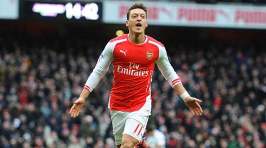 Mesut &Ouml;zil rekora koşuyor