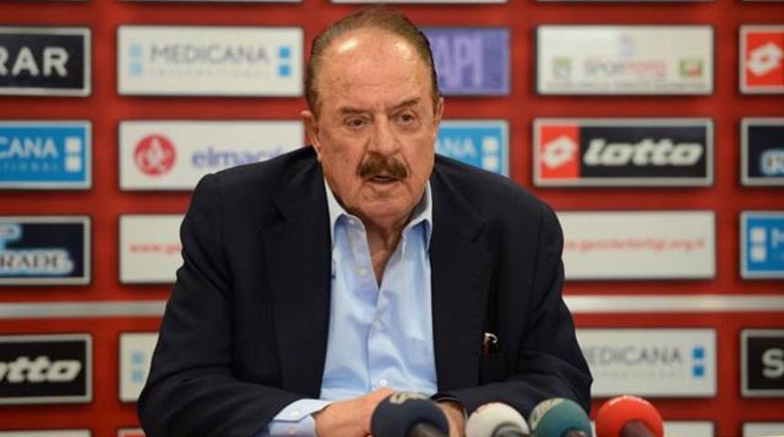 İlhan Cavcav, Fuat &Ccedil;apa'yı da kovdu!