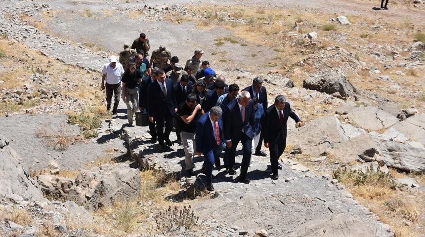 Kültür ve Turizm Bakanı Ersoy, Cudi Dağı Sefine bölgesinde incelemelerde bulundu