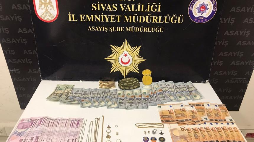Sivas merkezli dolandırıcılık operasyonu! Yakalanan 2 zanlı tutuklandı
