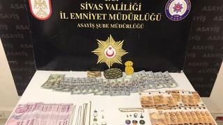 Sivas merkezli dolandırıcılık operasyonu! Yakalanan 2 zanlı tutuklandı