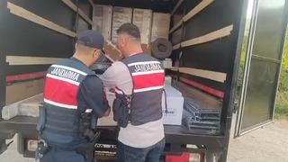 Jandarma adblue bidonlarına gizlenmiş 555 litre etil alkol ele geçirdi