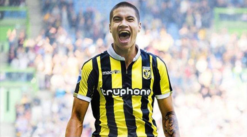 Sneijder'in menajeri Kevin Diks'i &ouml;nerdi!