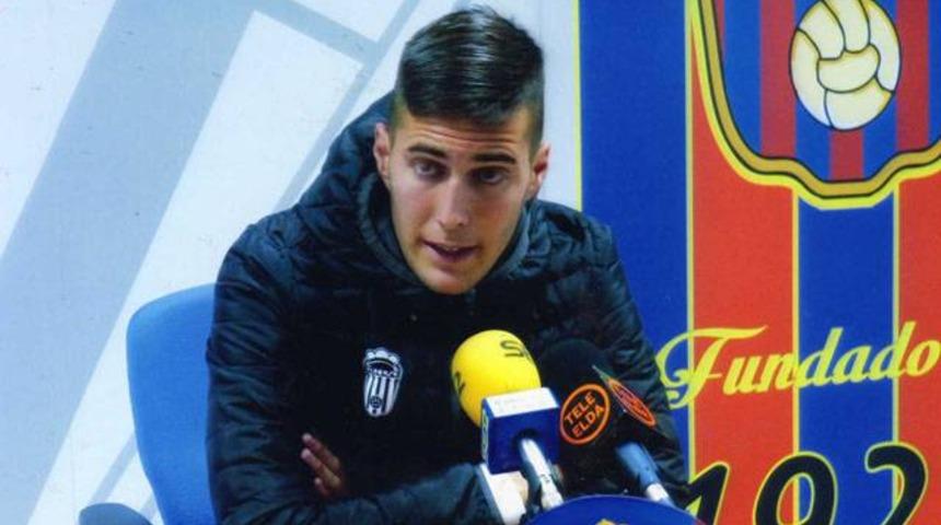 İki yıl &ouml;nceki tweetleri y&uuml;z&uuml;nden Barcelona&rsquo;dan kovuldu