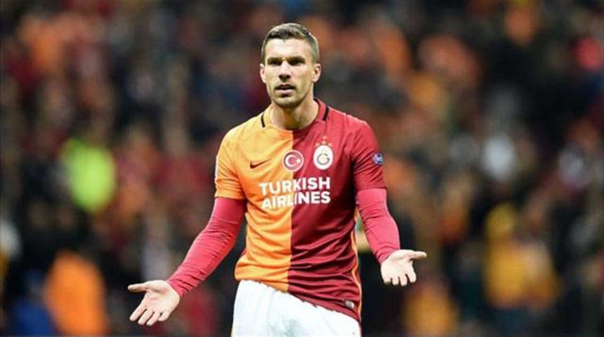 Podolski Galatasaray y&ouml;netimini eleştirdi