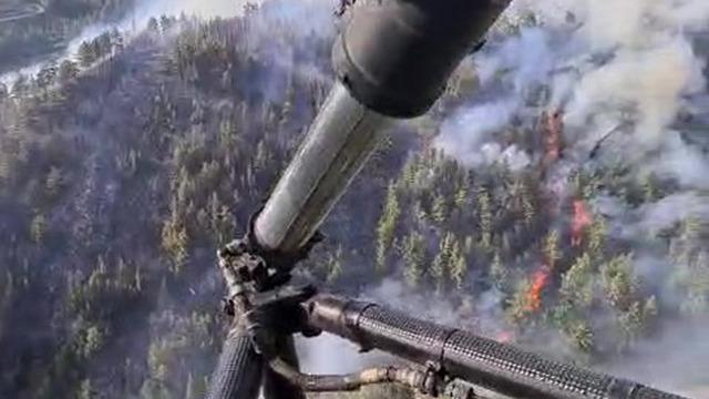 Denizli’de sarp bölgede devam eden yangına müdahale ediliyor