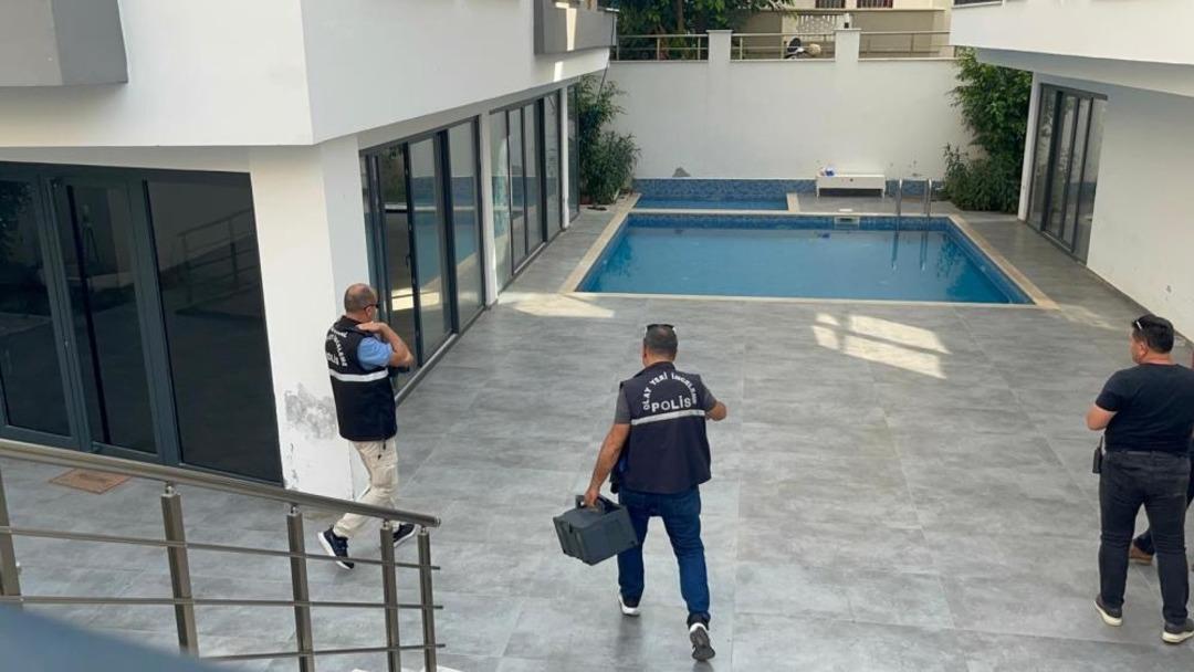 Antalya da dehşet: Ev sahibini aradı, "evde cinayet işledim" dedi! Polisin karşılaştığı manzara... 1