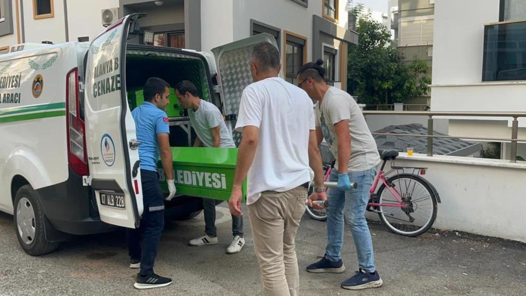 Antalya da dehşet: Ev sahibini aradı, "evde cinayet işledim" dedi! Polisin karşılaştığı manzara... 3