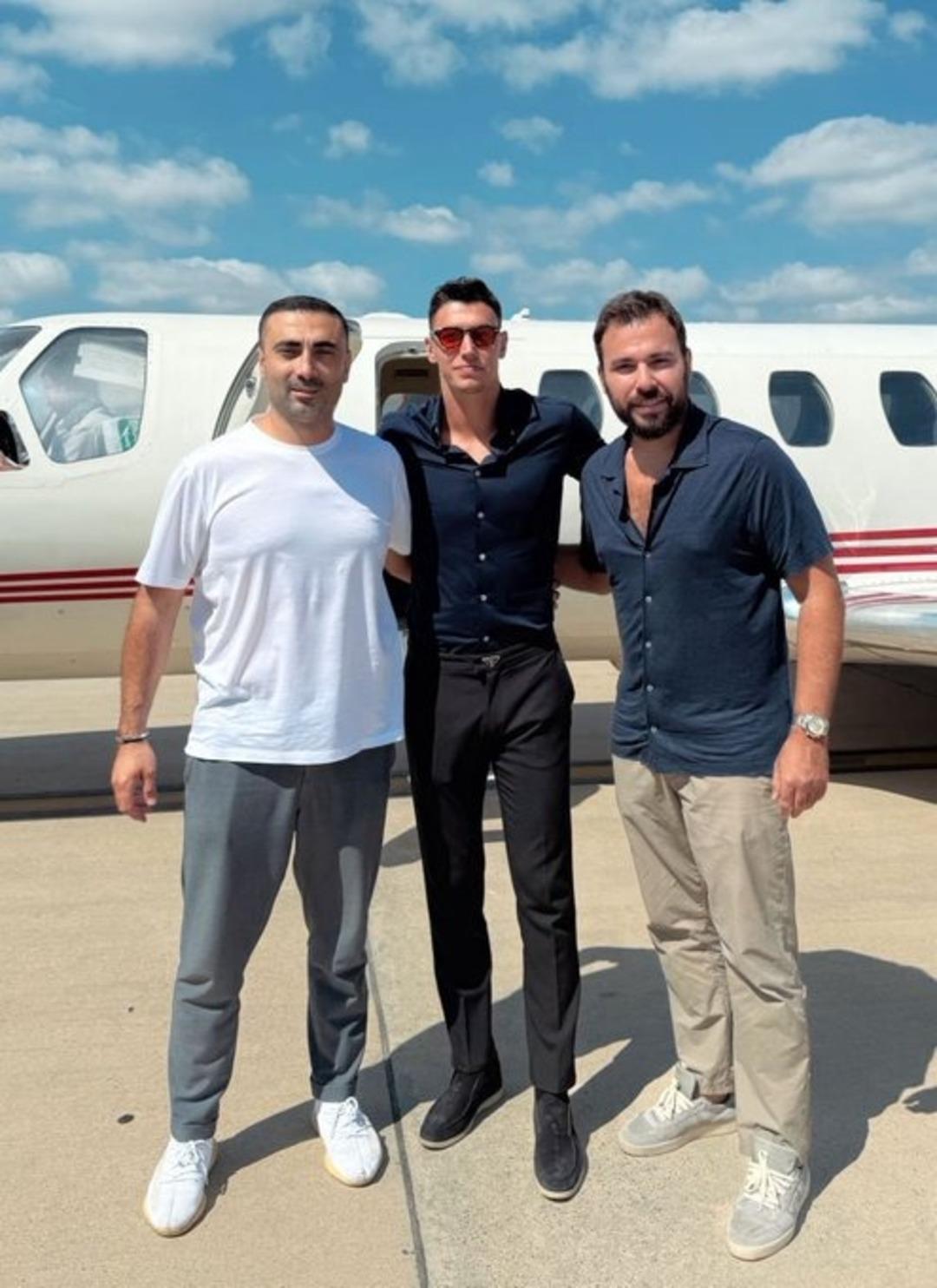 Berke Özer de sıcak gelişme! Özel uçak hazırlandı ve Eyüpspor dan Lille e transfer olmak için Fransa ya gidiyor... 1