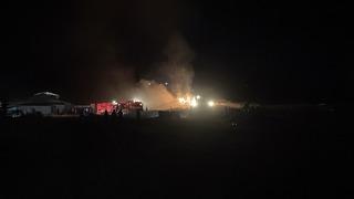 Samanlıkta çıkan yangın, 6 bin balya ve 4 traktörü küle çevirdi