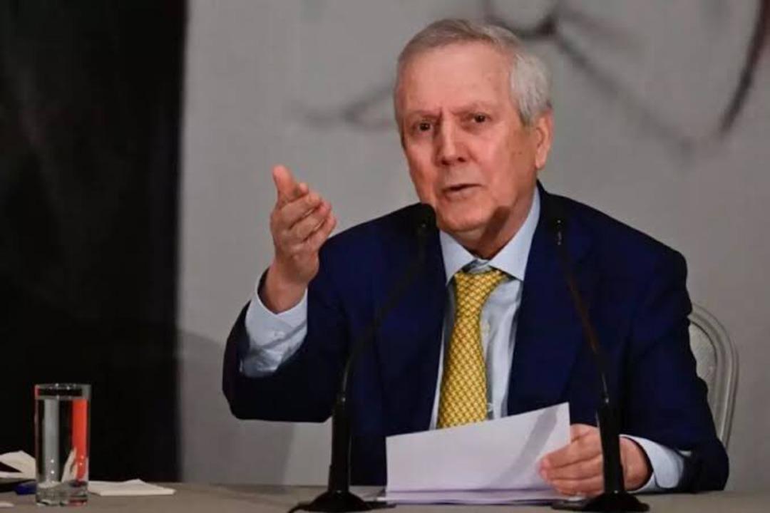 Fenerbahçe de Seçimli Olağanüstü Genel Kurul öncesi Aziz Yıldırım Vizyon 2035 toplantısına katıldı!   Geçen Divan a gittim. Rezilliği gördüm   dedi ortalık karıştı... 1