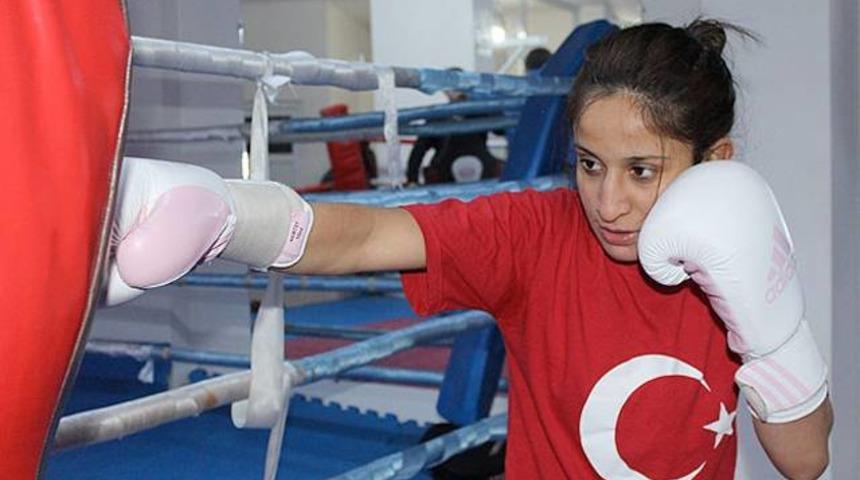 Karakolda boksla tanıştı