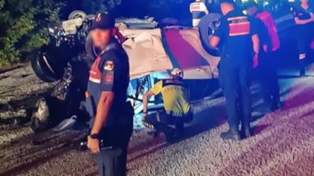 Çanakkale de katliam gibi trafik kazası Kafa kafaya çarpıştılar: 6 ölü 1