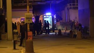 İzinsiz tezgah tartışması kanlı bitti: 2 zabıta memuru yaralandı