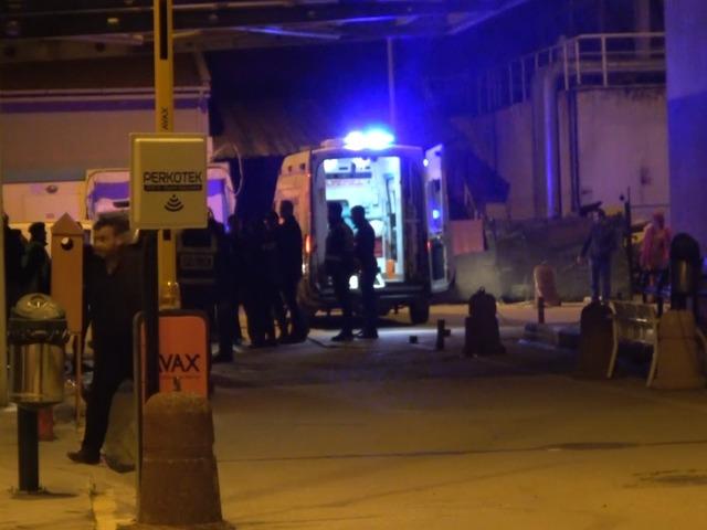 İzinsiz tezgah tartışması kanlı bitti: 2 zabıta memuru yaralandı