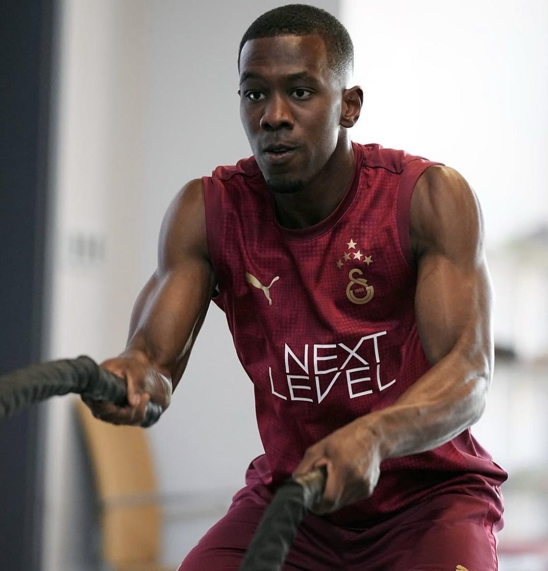 Galatasaray a transferde dev piyango vurdu! Carlos Cuesta için gece yarısı alınan teklif için Cimbom 1 saniye düşünmedi... 2