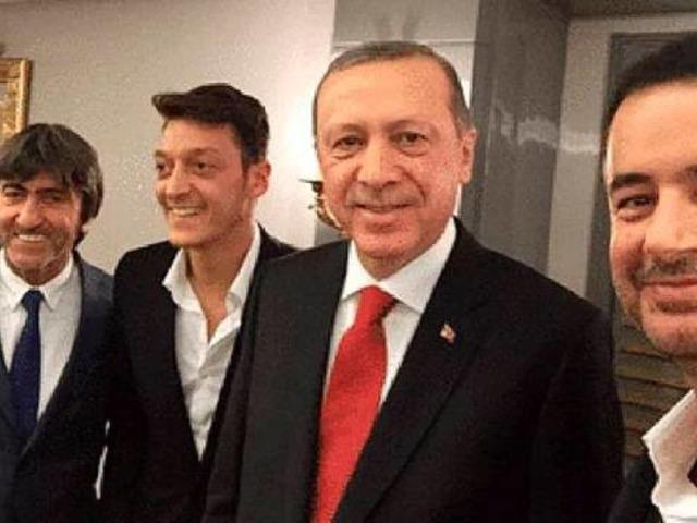 Mesut Özil'den Recep Tayyip Erdoğan'a ziyaret