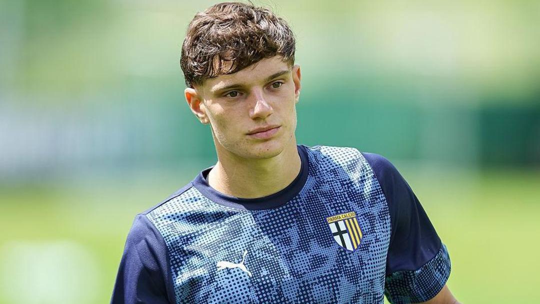 İngiliz ekibi Liverpool Parma dan gelecek vaat eden Giovanni Leoni yi kadrosuna katıyor!  1