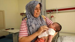 Abisinin yaşadığı başına geldi! Doğumdan hemen sonra acil ameliyata alındı