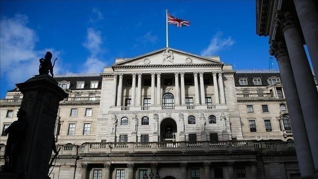 İngiltere ekonomisi ikinci çeyrekte yüzde 0,3 ile beklentilerin üzerinde büyüdü