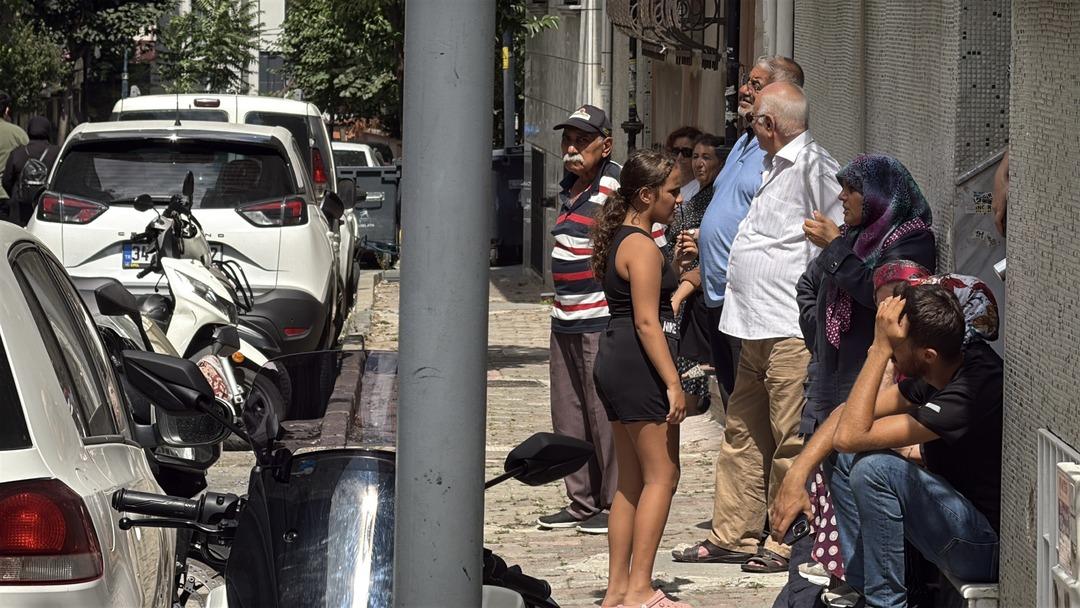 İstanbul da şüpheli ölüm: Evinde yarı çıplak halde ölü halde bulundu! 4