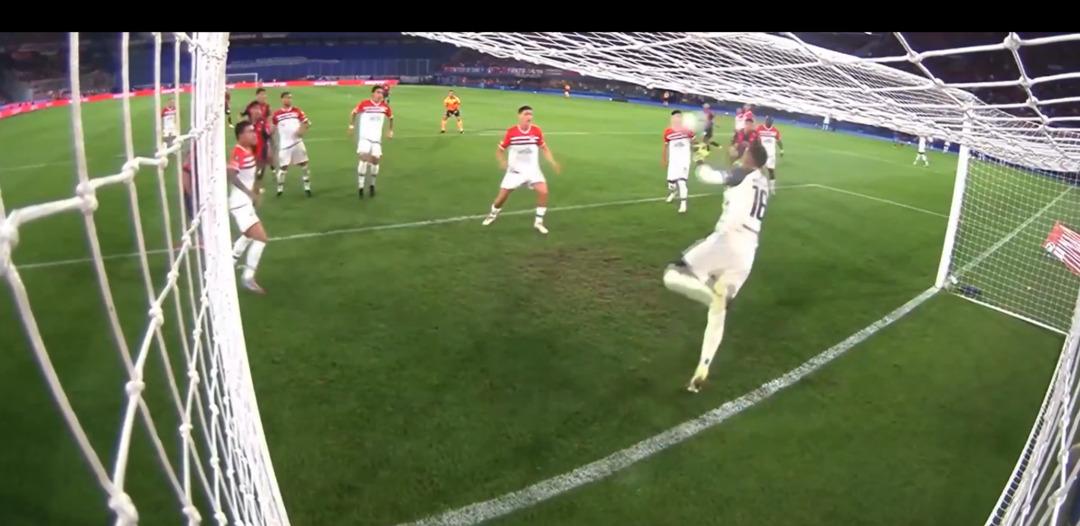 Fernando Muslera yine yaptı yapacağını! Copa Libertadores son 16 maçında öyle bir top çıkardı ki... 2