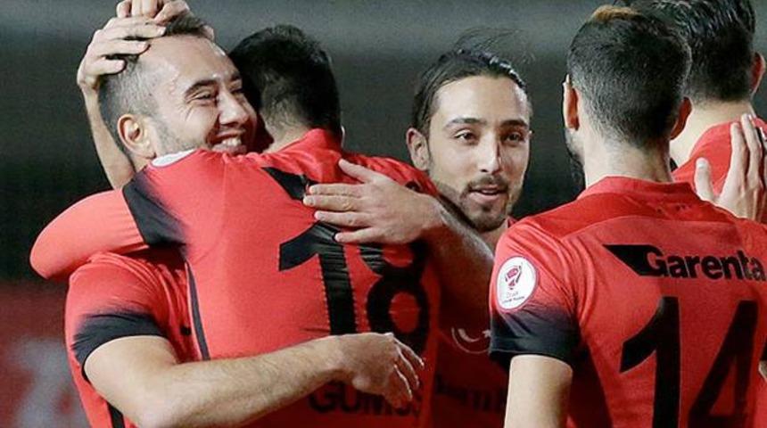 Olcan'dan 4 dakikada 3 asist!