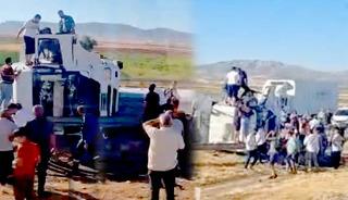 Devrilen TIR’ın şoförü yaralandı, yolda uzun araç kuyruğu oluştu